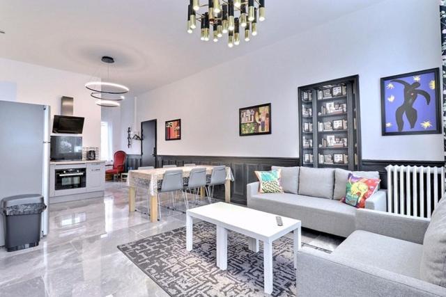 Fenelon Apartment